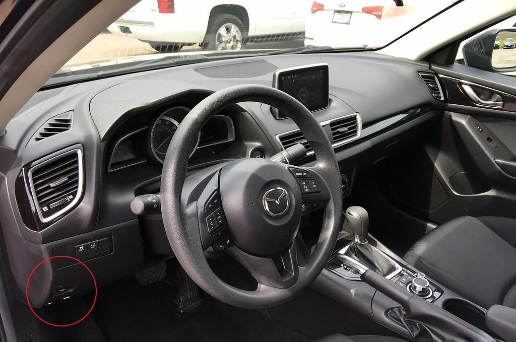 Người dùng tự chế nút mở cốp Mazda3 2015-2017