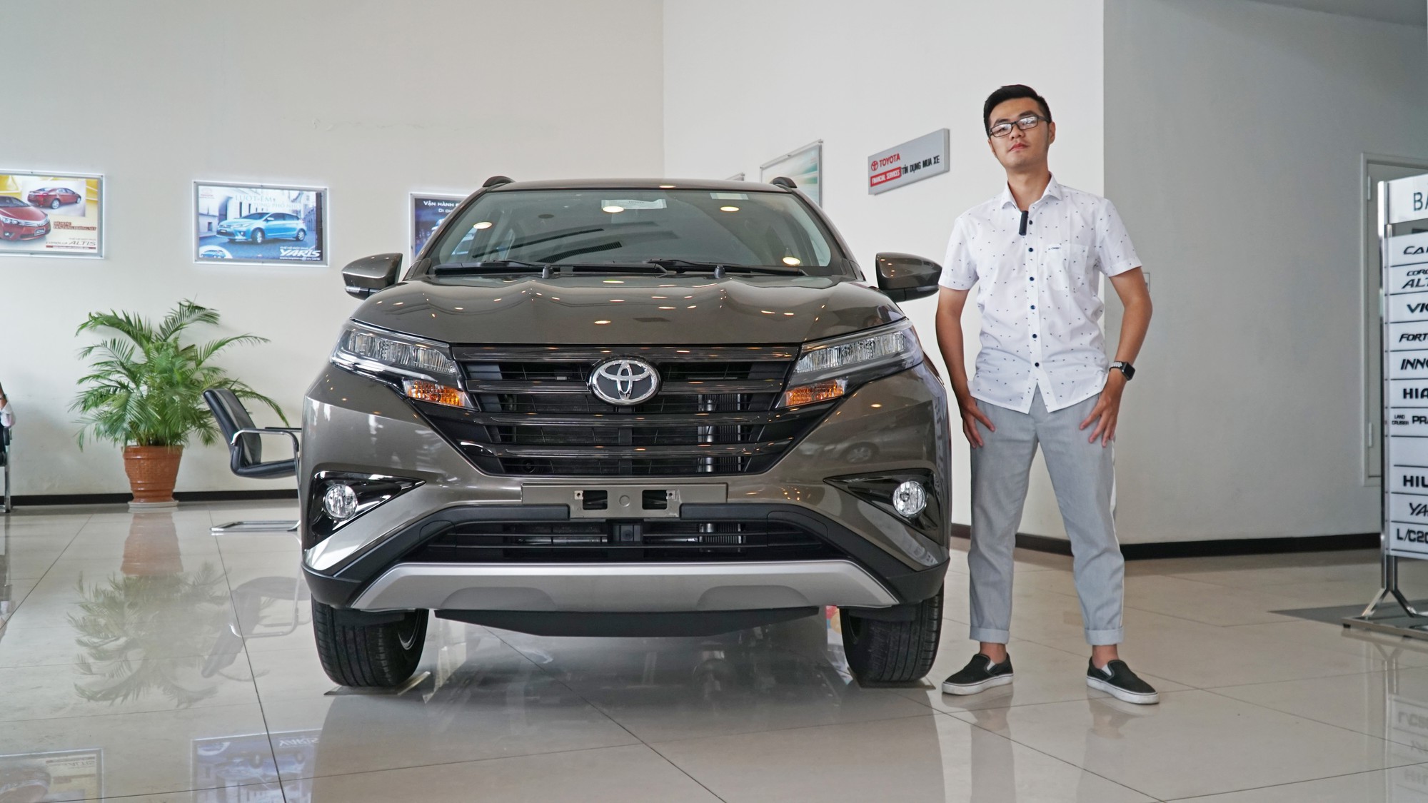 Đánh giá nhanh Toyota Rush - Đối trọng của Mitsubishi Xpander
