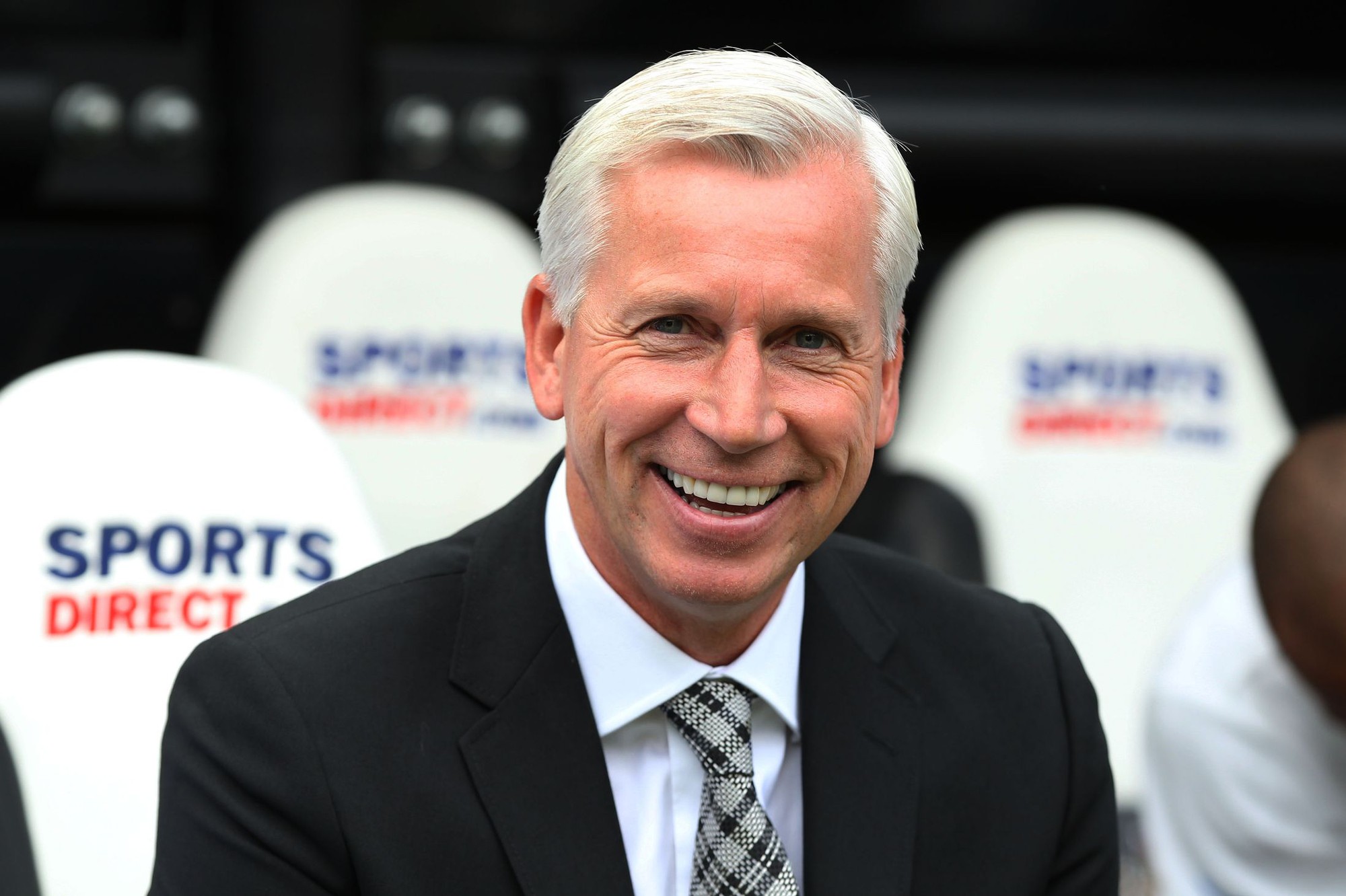 HLV Alan Pardew lại...thất nghiệp