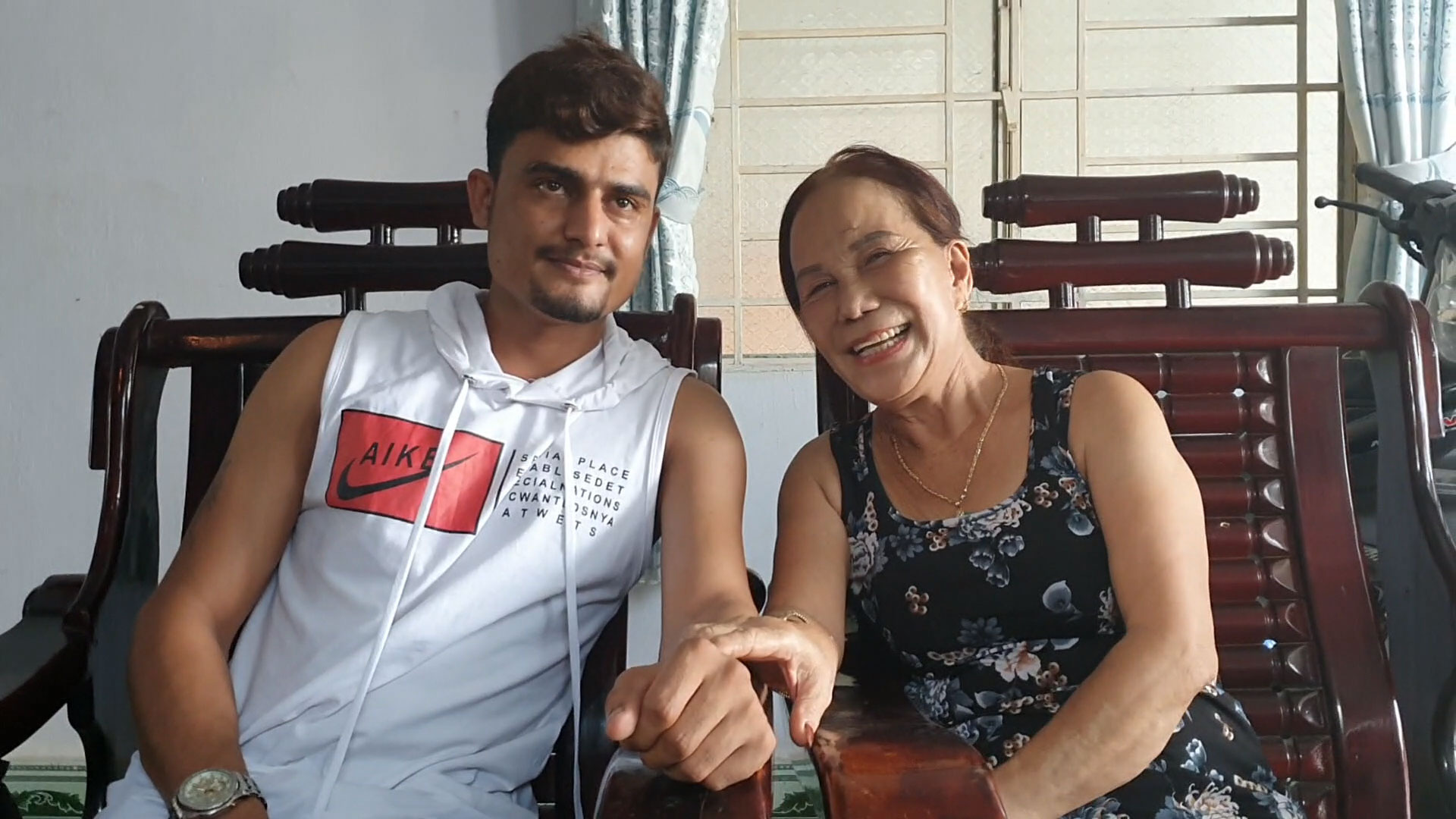 Vợ Việt 65 tuổi chồng ngoại quốc 24 tuổi